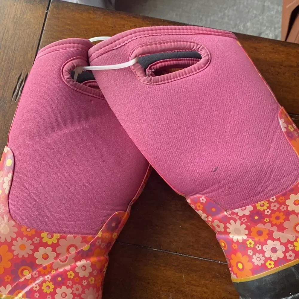 Bogs classic Daisy Love Me pink snow rain boot 30 spring girly  youth size 5